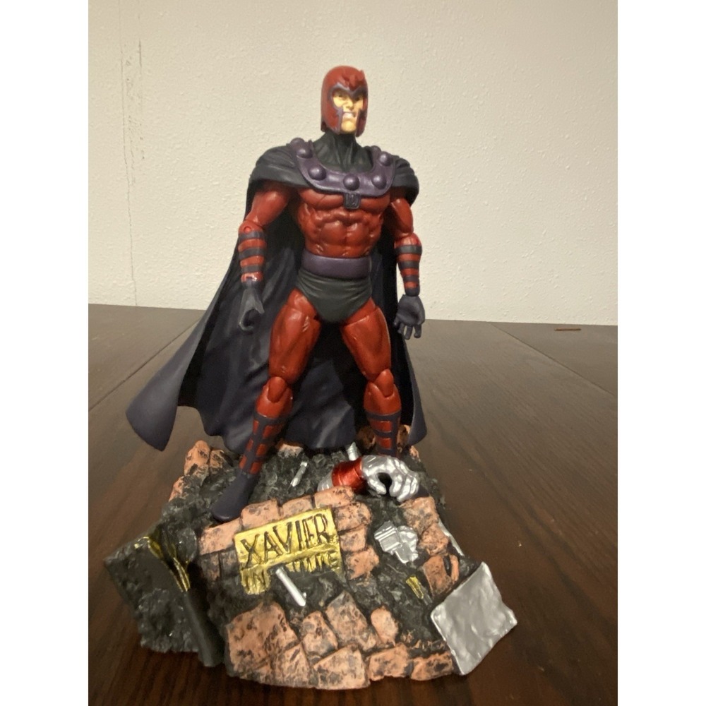 Marvel Diamond Select Magneto X-Men 7" Action Figure with Base